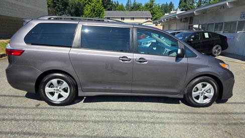 Used 2020 Toyota Sienna LE image 4