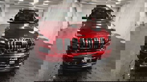 Used 2016 Jeep Cherokee Limited image 3