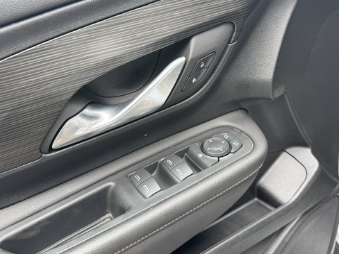 Used 2022 GMC Terrain SLE w/ Driver Convenience Package image 10