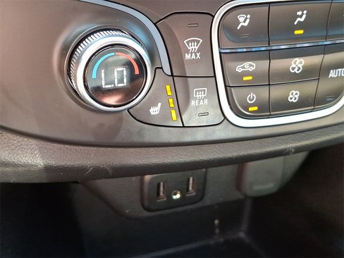 Used 2020 Chevrolet Traverse LT image 19