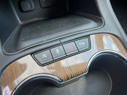 Used 2020 GMC Acadia SLE image 17