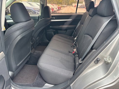 Used 2010 Subaru Outback 2.5i image 5