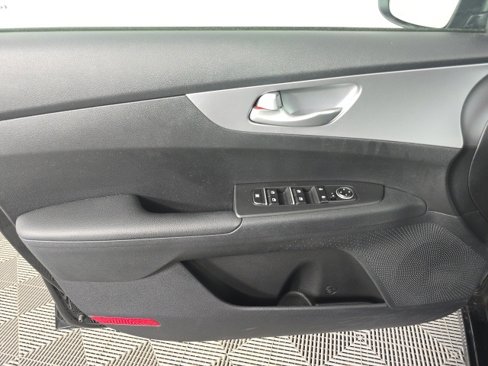 Used 2023 Kia Forte LXS image 8