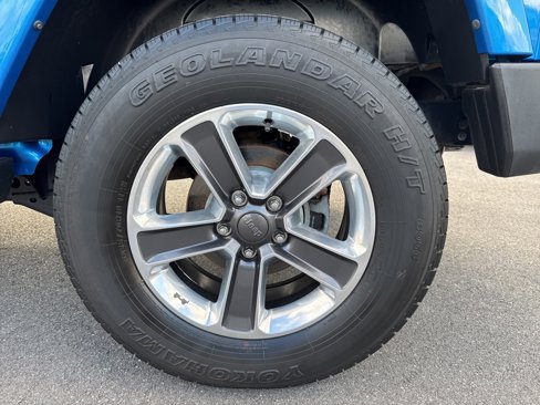 Used 2015 Jeep Wrangler Unlimited Sahara w/ Connectivity Group image 13