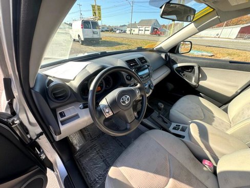 Used 2011 Toyota RAV4 4WD image 9
