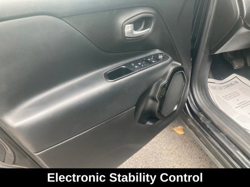 Used 2017 Jeep Renegade Altitude image 13