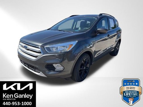 Used 2018 Ford Escape SE image 1