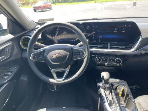 Used 2025 Chevrolet Trax ACTIV w/ Sunroof Package image 23