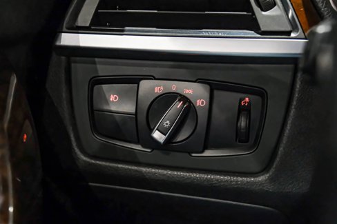 Used 2015 BMW 320i xDrive Sedan image 25