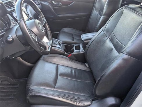 Used 2017 Nissan Rogue Sport SL w/ SL Premium Package image 16