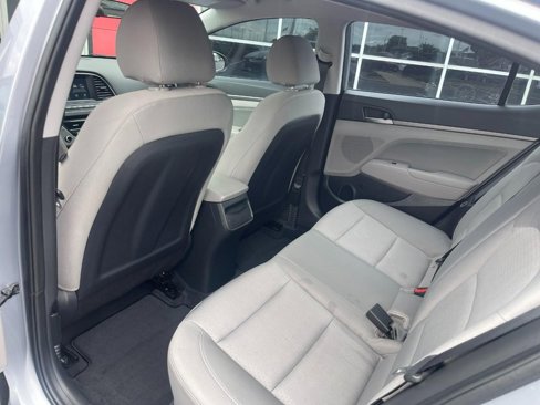Used 2017 Hyundai Elantra SE image 16