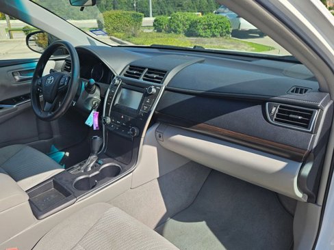 Used 2016 Toyota Camry LE image 12