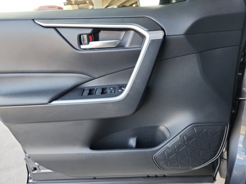 Used 2025 Toyota RAV4 XLE image 13