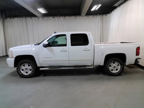 Used 2010 Chevrolet Silverado 1500 LT w/ Z71 Appearance Package image 9