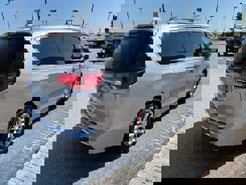 Certified 2019 Chrysler Pacifica Limited image 6