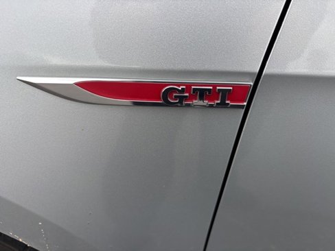 Used 2017 Volkswagen GTI SE image 13