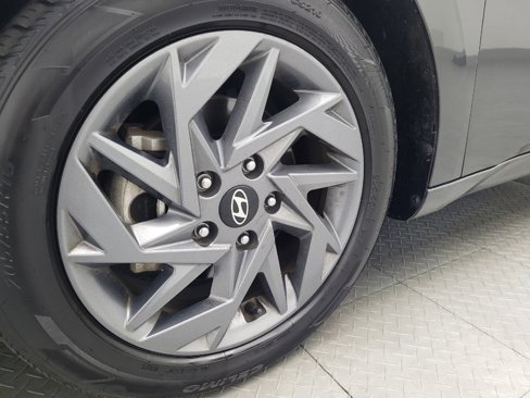 Used 2024 Hyundai Elantra SEL image 31