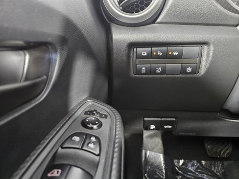Used 2020 Nissan Versa S image 34
