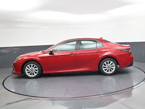 Used 2024 Toyota Camry LE image 7