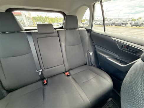 Used 2019 Toyota RAV4 LE image 14