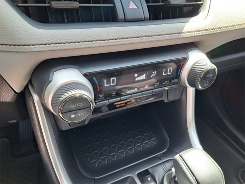 Used 2022 Toyota RAV4 XLE image 21