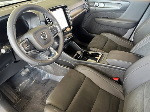 Certified 2023 Volvo XC40 Recharge Ultimate image 9