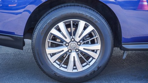 Used 2020 Nissan Pathfinder SV image 7