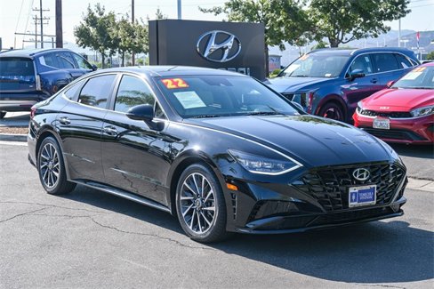 Certified 2022 Hyundai Sonata Limited w/ Preferred Accessory Package image 3