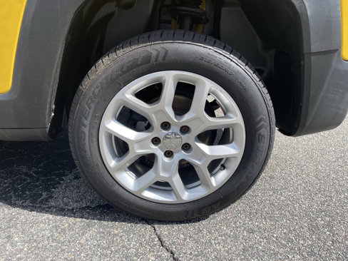 Used 2015 Jeep Renegade Latitude w/ Cold Weather Group II image 7