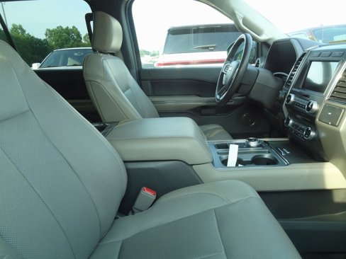 Used 2018 Ford Expedition XLT w/ Equipment Group 202A image 9