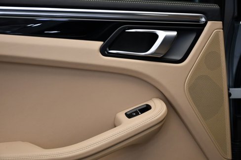 Certified 2023 Porsche Macan image 42
