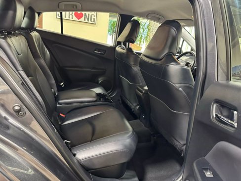 Used 2018 Toyota Prius Prime Premium image 35