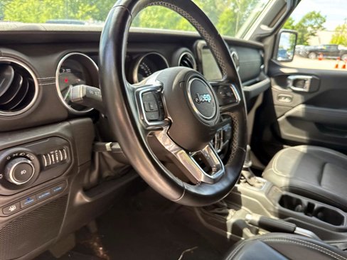 Used 2022 Jeep Wrangler Unlimited Sahara w/ Cold Weather Group image 11