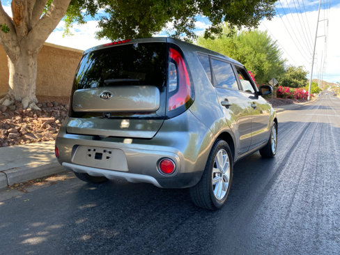 Used 2019 Kia Soul + image 2