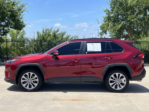 Used 2022 Toyota RAV4 XLE Premium image 4