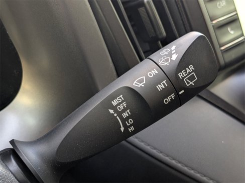 Used 2018 Toyota RAV4 LE image 28