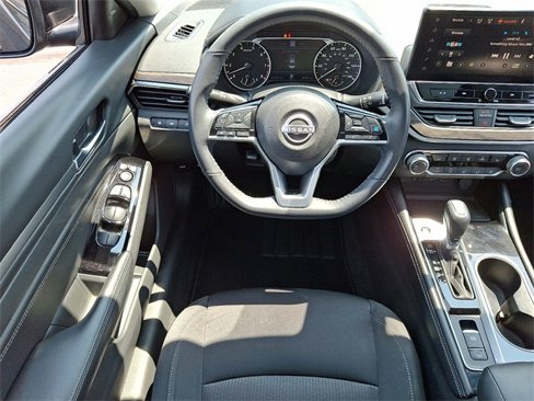 Used 2023 Nissan Altima 2.5 SV w/ SV Premium Package image 12