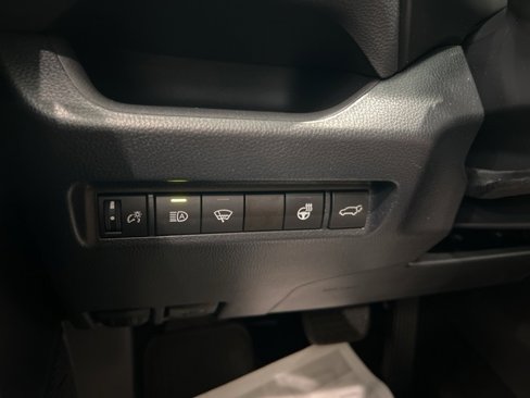 Used 2020 Toyota RAV4 XLE Premium image 28