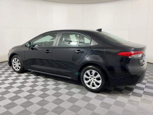 Used 2023 Toyota Corolla LE image 2