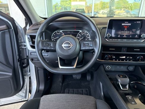 Used 2023 Nissan Rogue SV image 13