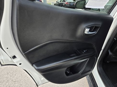 Used 2021 Jeep Compass Latitude image 36