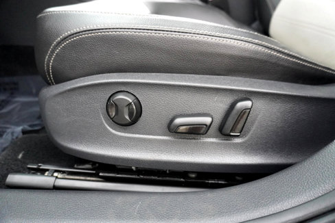 Used 2018 Volkswagen Passat 3.6 image 22