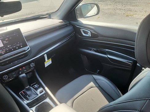 New 2025 Jeep Compass Latitude w/ Altitude Special Edition image 17