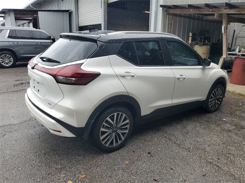 Certified 2022 Nissan Kicks SV image 4