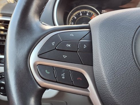 Used 2019 Jeep Cherokee Limited image 15