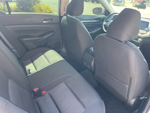 Used 2022 Nissan Altima 2.5 SV image 9