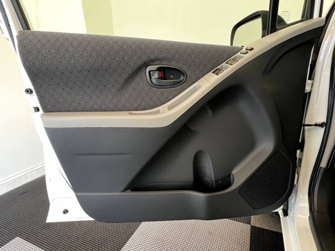 Used 2011 Toyota Yaris 4-Door Hatchback image 7