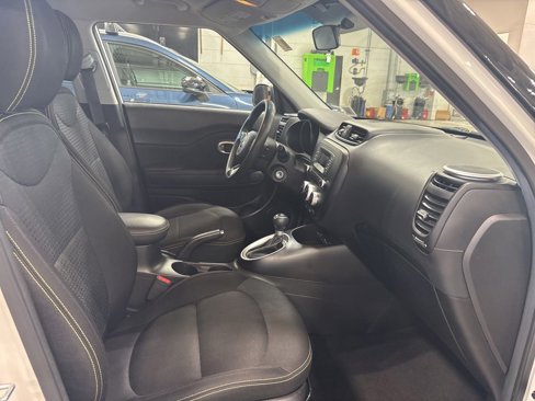 Used 2015 Kia Soul + image 11
