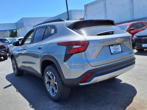 New 2025 Chevrolet Trax LT w/ Driver Confidence Package image 5