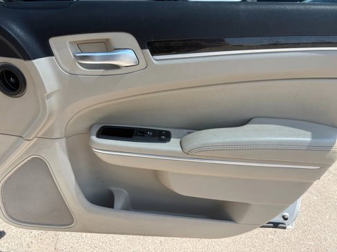 Used 2013 Chrysler 300 w/ Driver Convenience Group image 18